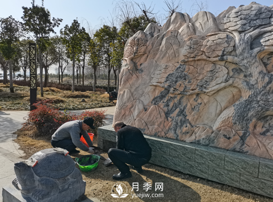 南陽(yáng)白河國(guó)家城市濕地公園管理處：維護(hù)設(shè)施迎新年(圖1)